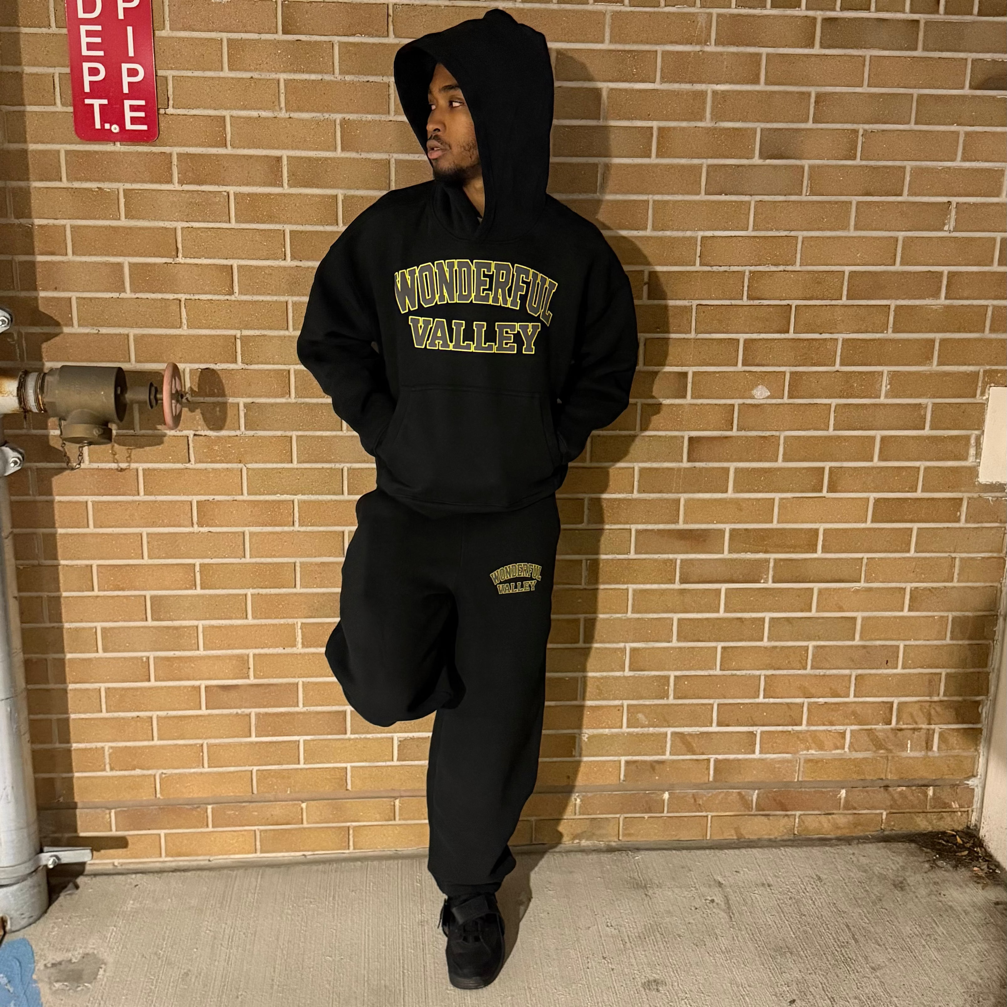 Wonderful Valley Varsity Jogging Set (Black/yellow)